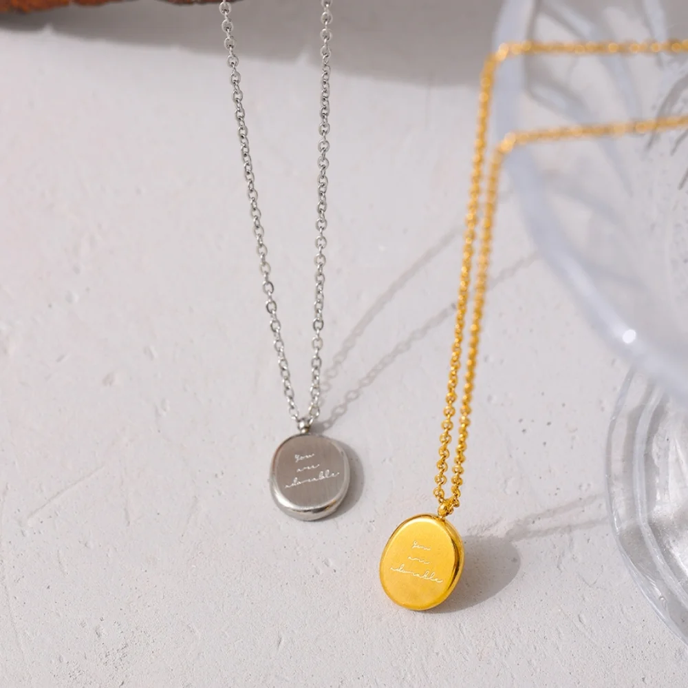 Pretty Silver Round Pendant Necklace - Picture 3 of 6